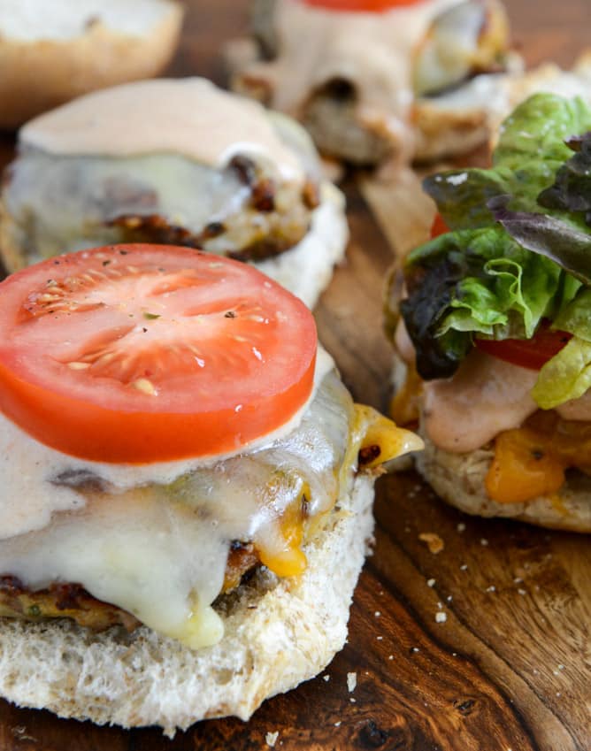Roasted Jalapeño Cheddar Turkey Burgers with BBQ Aioli I howsweeteats.com