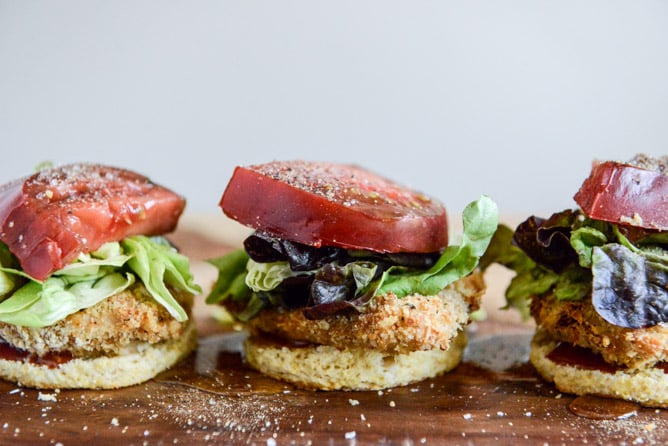 Crispy Buttermilk Baked Chicken + Corn Bread Biscuit Sliders I howsweeteats.com