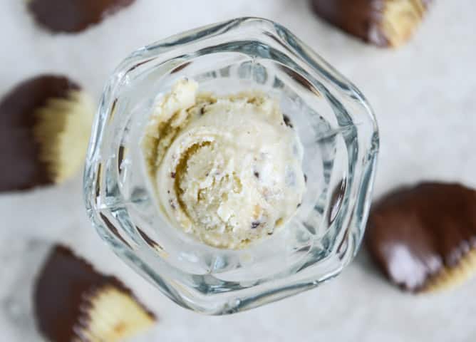 Sweet Corn Ice Cream with a Salted Caramel Swirl + Chocolate Covered Potato Chips I howsweeteats.com