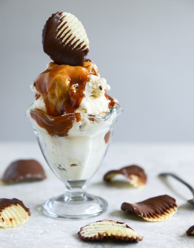 Sweet Corn Ice Cream with a Salted Caramel Swirl + Chocolate Covered Potato Chips I howsweeteats.com