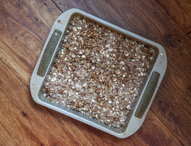 Chewy Chocolate Chip Blondies with Oatmeal Cookie Streusel I howsweeteats.com