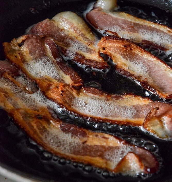 Cheesy Corn Chowder with Bacon + Gorgonzola I howsweeteats.com