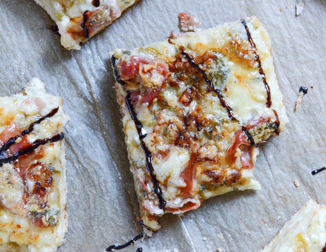 Caramelized Pear, Crispy Prosciutto + Blue Cheese Pizza I howsweeteats.com