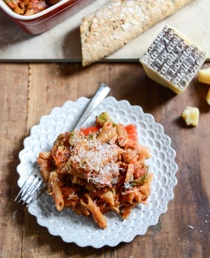 Honey Roasted Vegetable + Smoked Gouda Baked Penne I howsweeteats.com Honey Roasted Vegetable + Smoked Gouda Baked Penne I howsweeteats.com