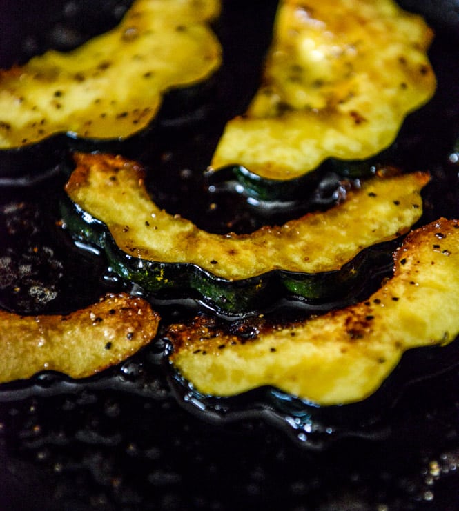 Autumn Arugula Salad with Caramelized Squash, Spiced Pecans and Pomegranate Ginger Vinaigrette I howsweeteats.com