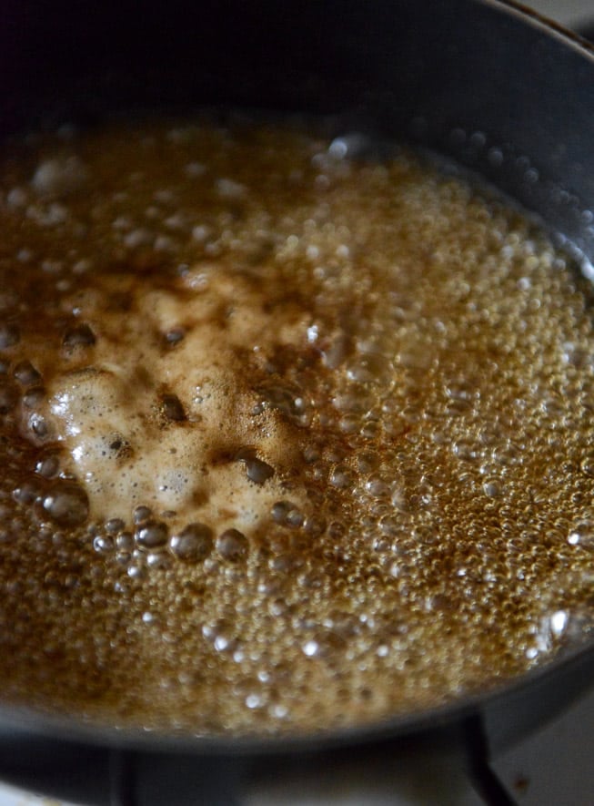 Cider Boubon Apple Pie with Oatmeal Cookie Crumble I howsweeteats.com