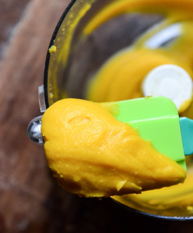 How To Make Homemade Pumpkin Puree I howsweeteats.com