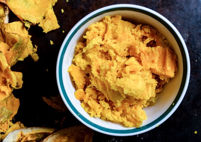 How To Make Homemade Pumpkin Puree I howsweeteats.com