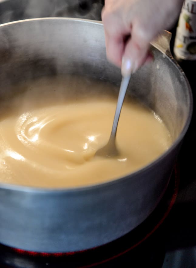 How To Make Gravy - Step by Step I howsweeteats.com