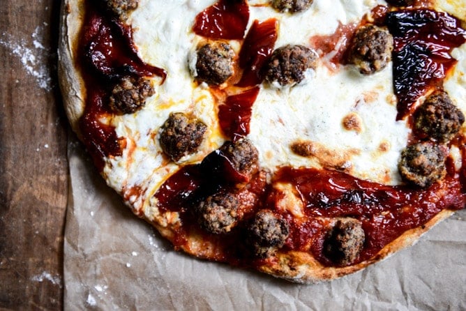 Mini Meatball Pizza with Fresh Mozzarella + Roasted Red Peppers I howsweeteats.com