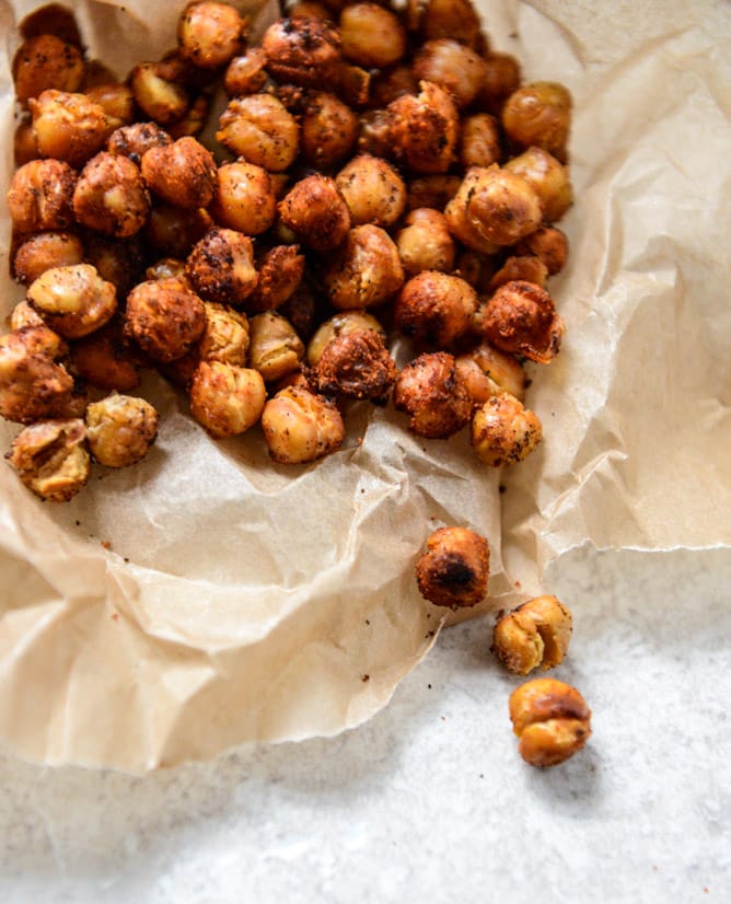 BBQ Salmon and Crispy Chickpea Salads with Greek Yogurt Ranch Drizzle I howsweeteats.com