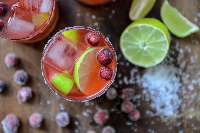 fresh cranberry ginger vanilla margaritas (with sugared cranberries!) I howsweeteats.com