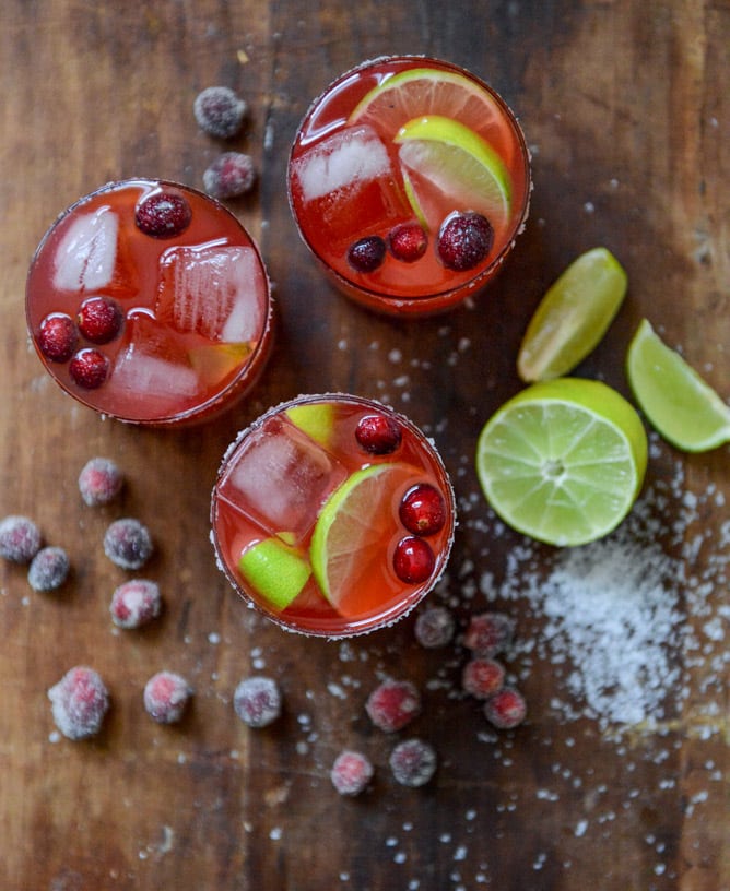 fresh cranberry ginger vanilla margaritas (with sugared cranberries!) I howsweeteats.com