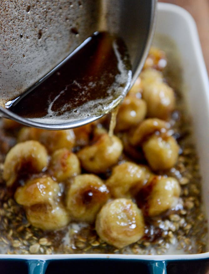 Eggnog Baked Oatmeal with Caramelized Bananas and Vanilla Bean Brown Butter I howsweeteats.com Eggnog Baked Oatmeal with Caramelized Bananas and Vanilla Bean Brown Butter I howsweeteats.com