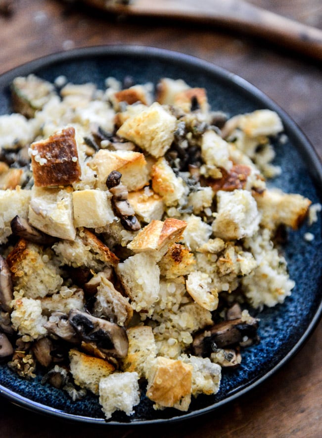 Pretzel Bread Quinoa Stuffing with Garlic Butter Mushrooms I howsweeteats.com