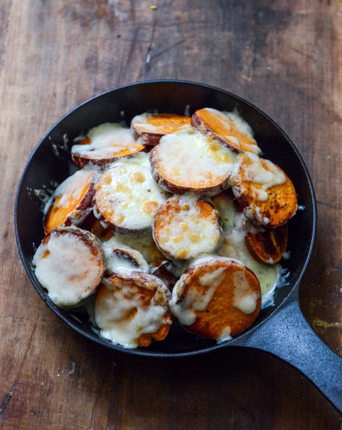 sweet potato chili cheese fries I howsweeteats.com