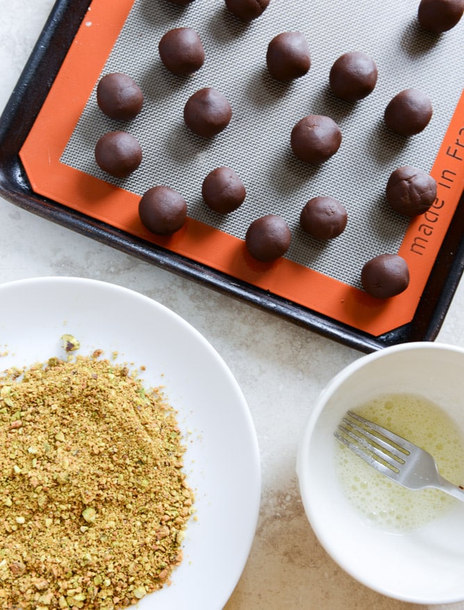 Chocolate Fudge Pistachio Thumbprints I howsweeteats.com