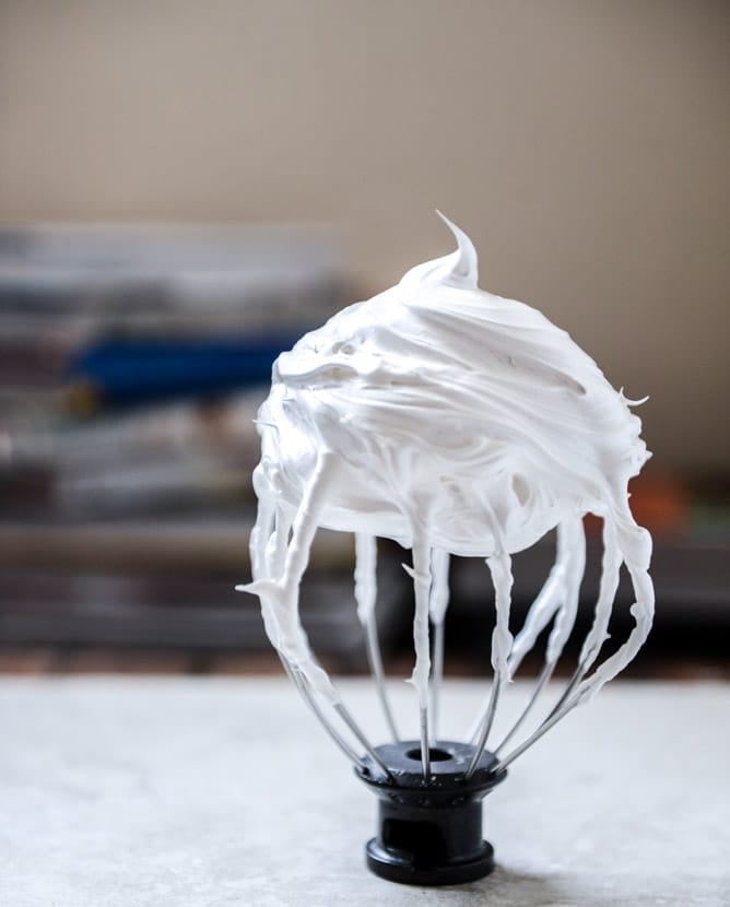 Toasted Marshmallow Cream Hot Chocolate I howsweeteats.com