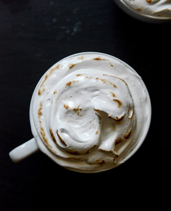 Toasted Marshmallow Cream Hot Chocolate I howsweeteats.com
