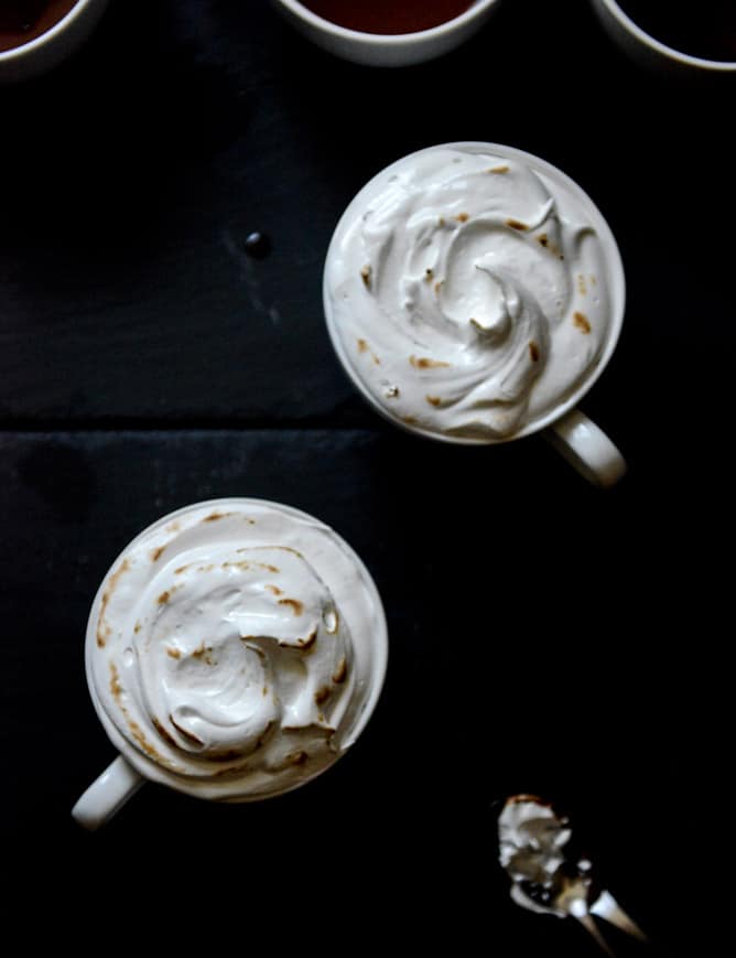Toasted Marshmallow Cream Hot Chocolate I howsweeteats.com