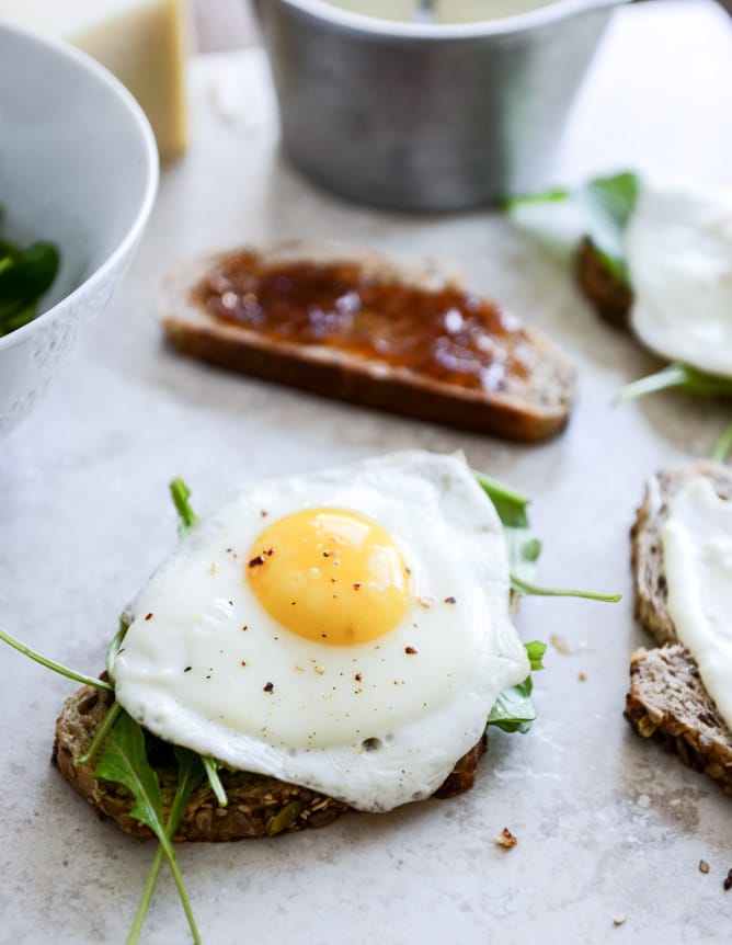 Gruyere, Fig Jam and Arugula Breakfast Sandwiches I howsweeteats.com