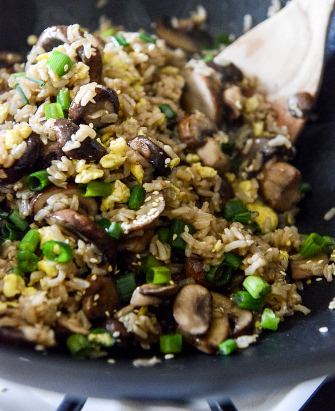 30 Minute Portobello Fried Brown Rice I howsweeteats.com