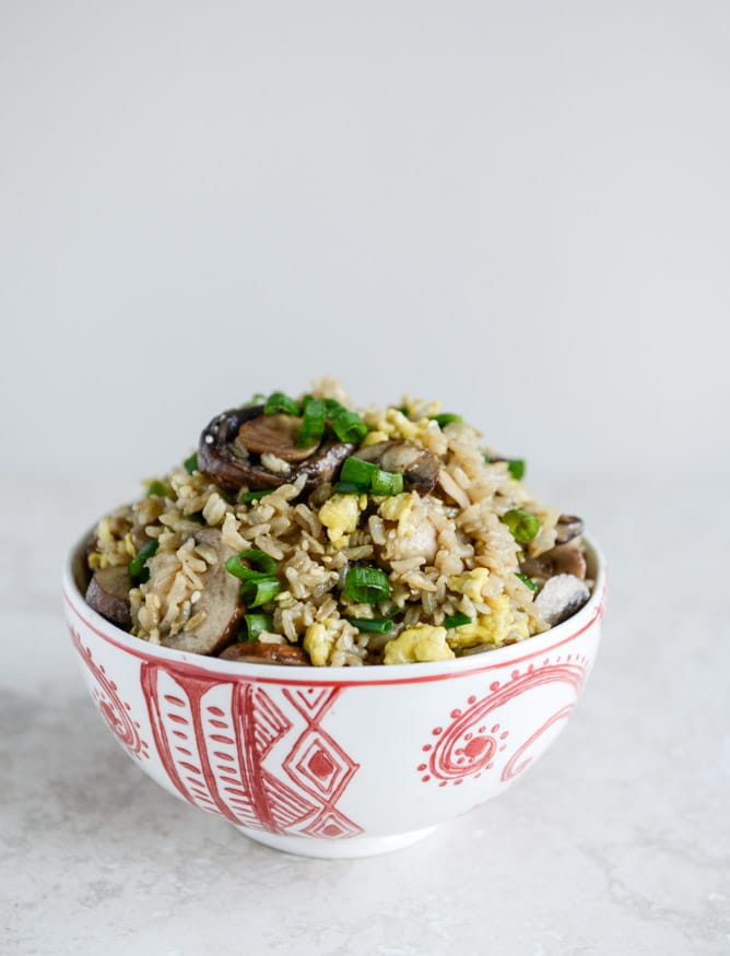 30 Minute Portobello Fried Brown Rice I howsweeteats.com