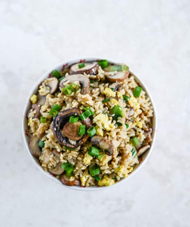 30 Minute Portobello Fried Brown Rice I howsweeteats.com