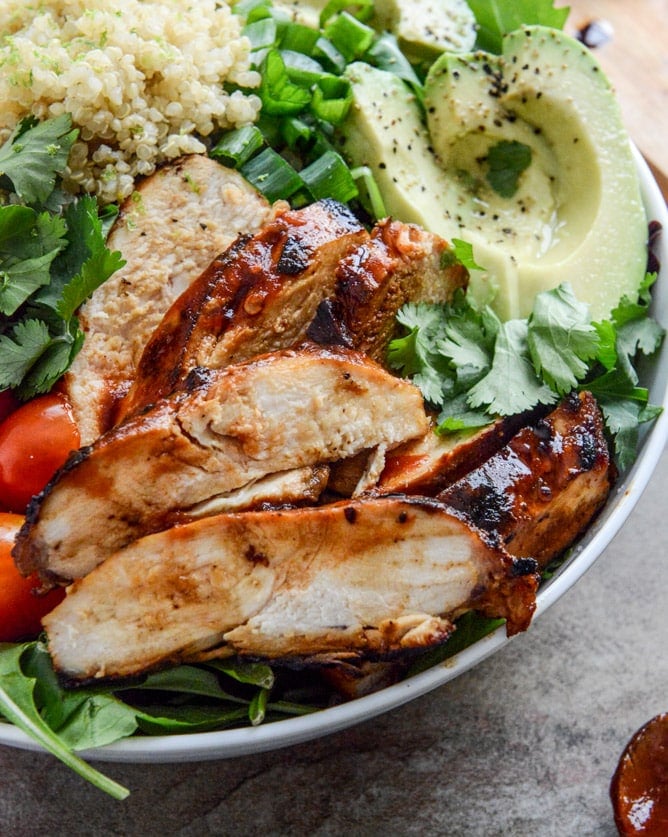 Honey Chipotle Chicken Bowls with Lime Quinoa I howsweeteats.com