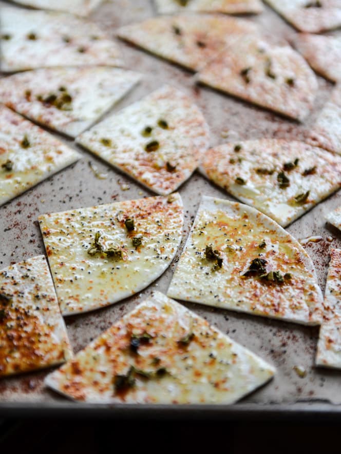 Jalapeño Honey Hummus with Spiced Olive Oil Tortilla Chips I howsweeteats.com