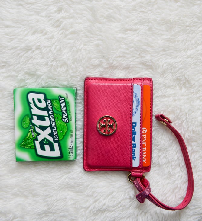 what's in my purse I howsweeteats.com