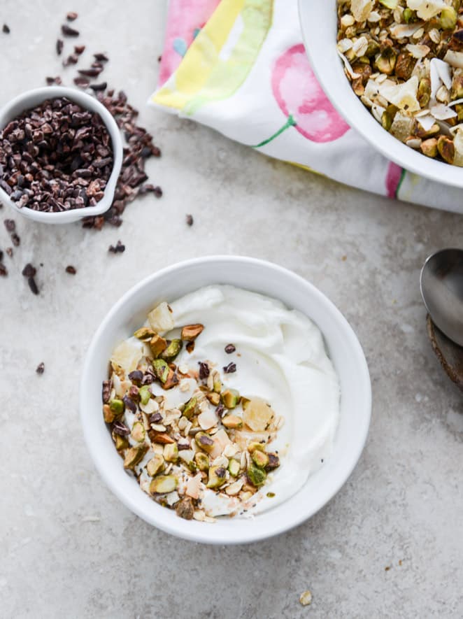 toasted pistachio and pineapple muesli I howsweeteats.com
