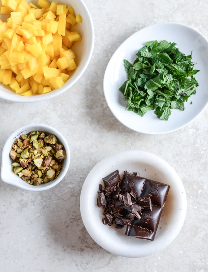 Vanilla Bean Chia Pudding with Fresh Mint, Mango, Pistachios + Dark Chocolate I howsweeteats.com
