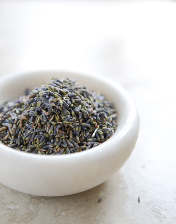 white chocolate lavender ice cream I howsweeteats.com