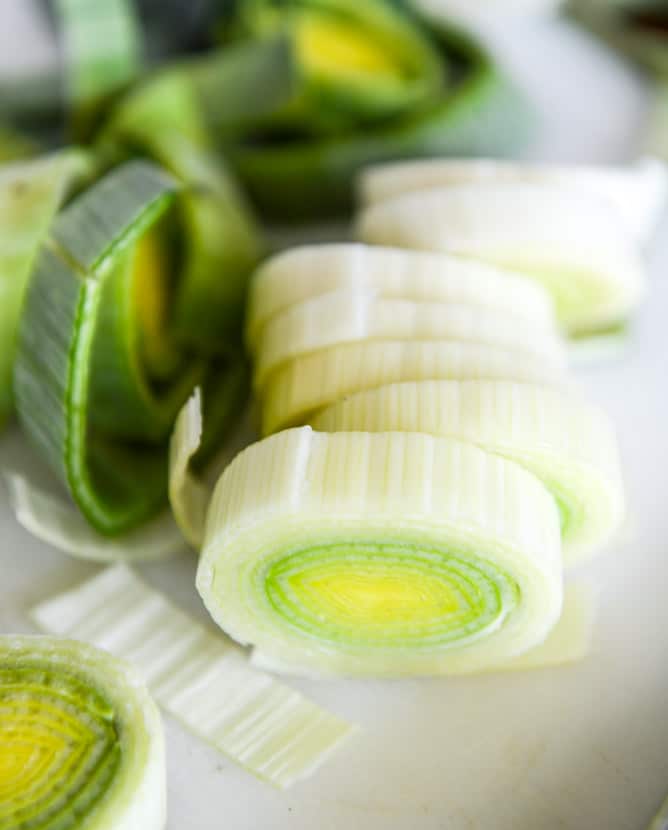caramelized leek soup with maple glazed bacon I howsweeteats.com