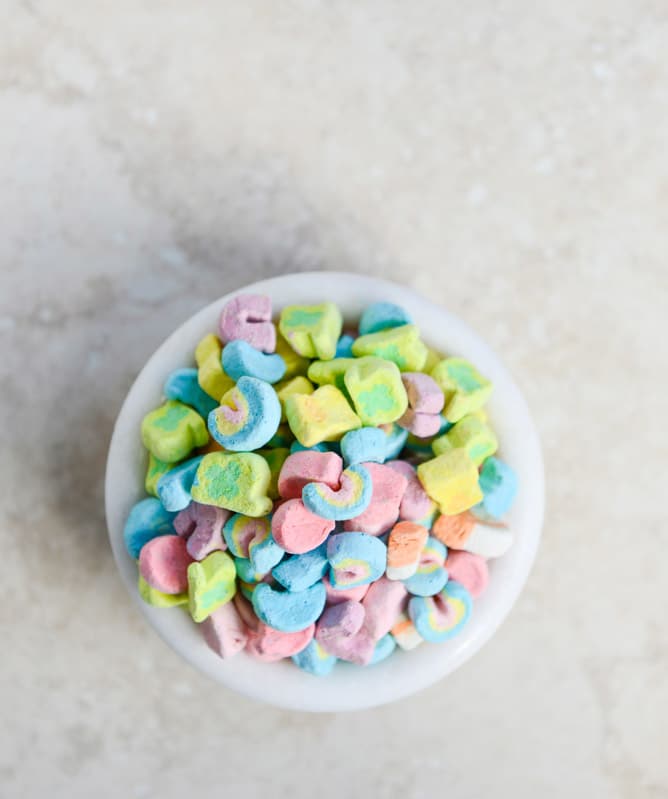 Boozy Lucky Charms Cereal Milkshakes with Marshmallow Frosting I howsweeteats.com