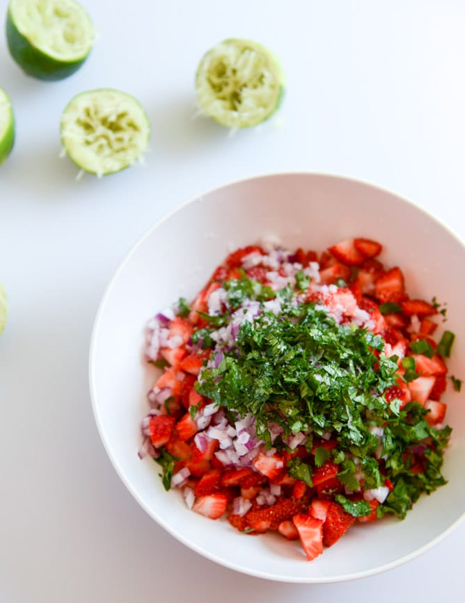 Chipotle Lime Shrimp Tacos with Strawberry Salsa I howsweeteats.com