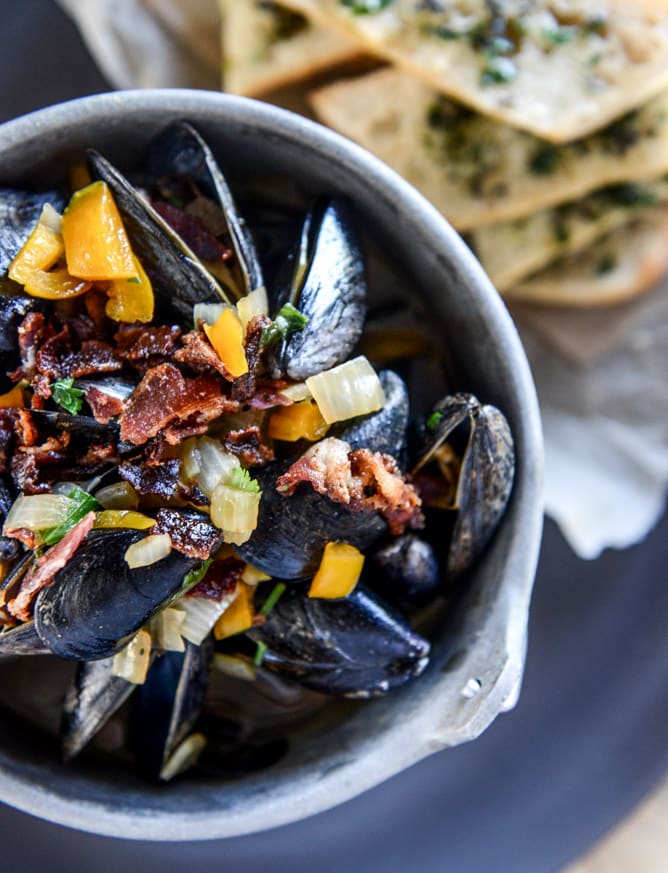 honey beer mussels with butter herb baguettes I howsweeteats.com