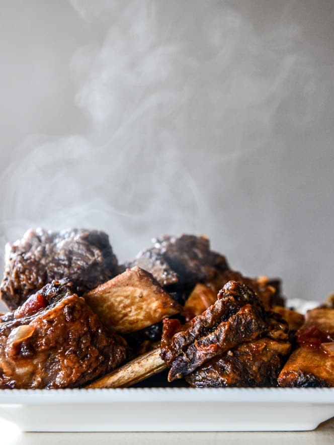 Slow Cooker Short Rib Sauce with Bucatini I howsweeteats.com