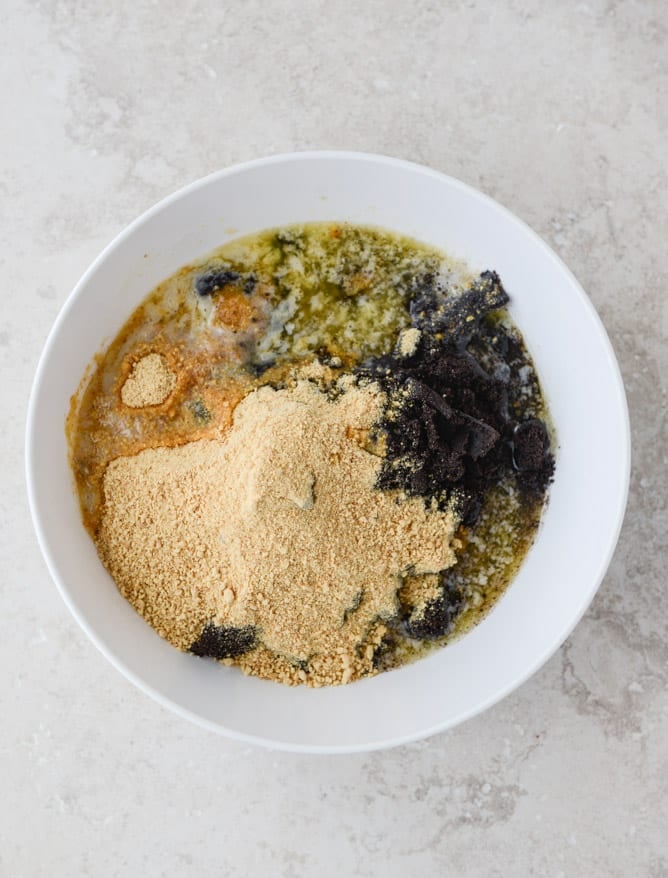 chocolate cream pie with vanilla whipped cream I howsweeteats.com