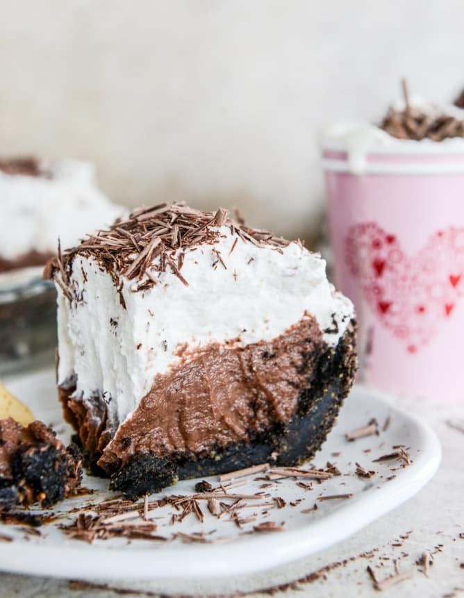 chocolate cream pie with vanilla whipped cream I howsweeteats.com