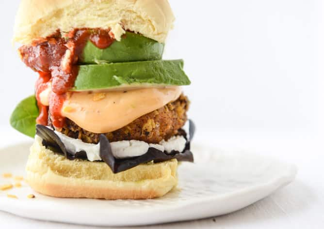 tortilla crusted chipotle salmon sliders I howsweeteats.com