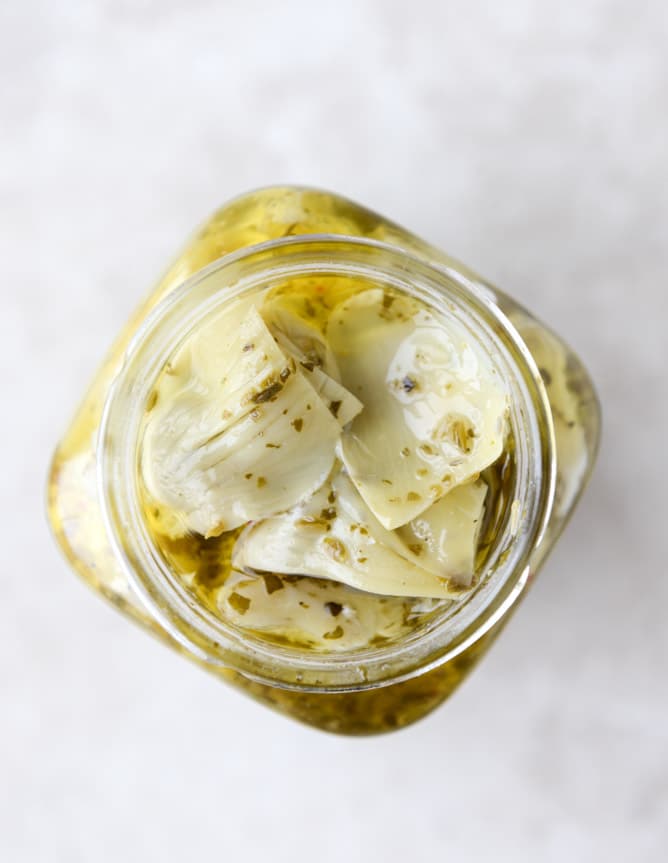 30 Minute Cheesy Artichoke Skillet Flatbread I howsweeteats.com