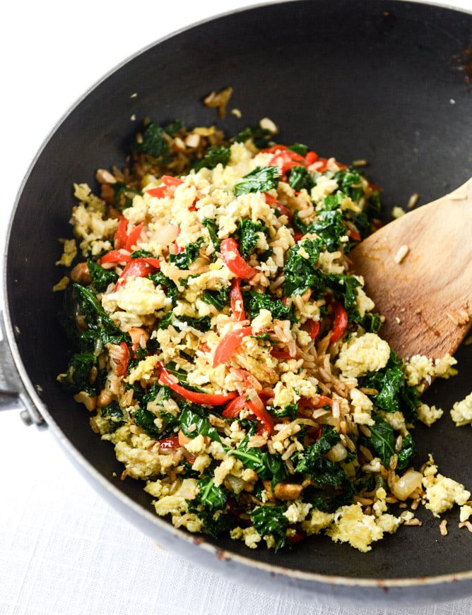 garlic kale and cashew fried rice I howsweeteats.com