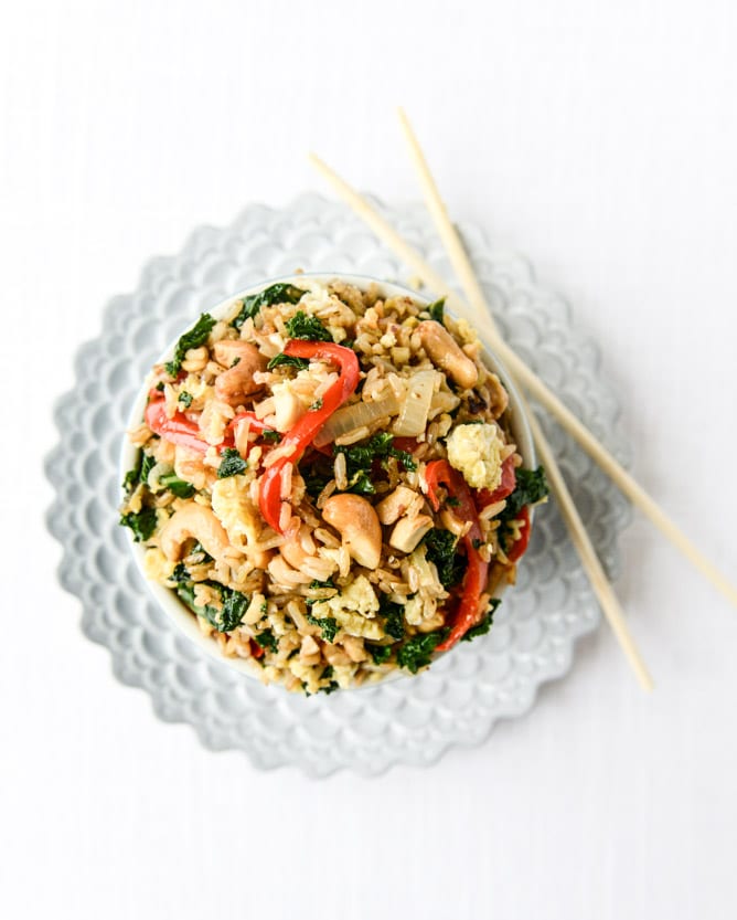 garlic kale and cashew fried rice I howsweeteats.com