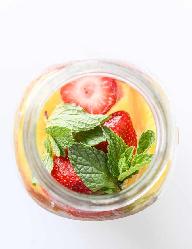 pineapple sangria I howsweeteats.com