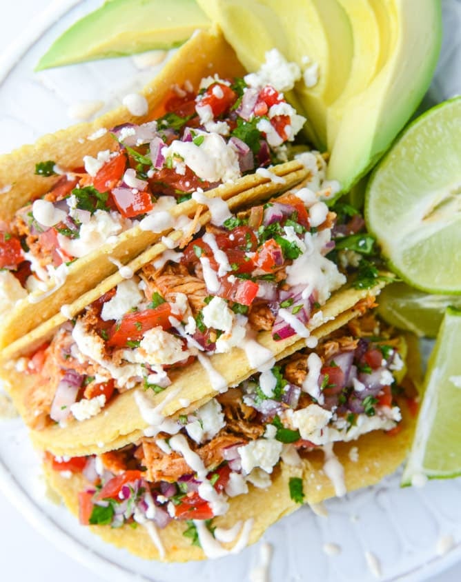 easy weeknight chicken tacos I howsweeteats.com