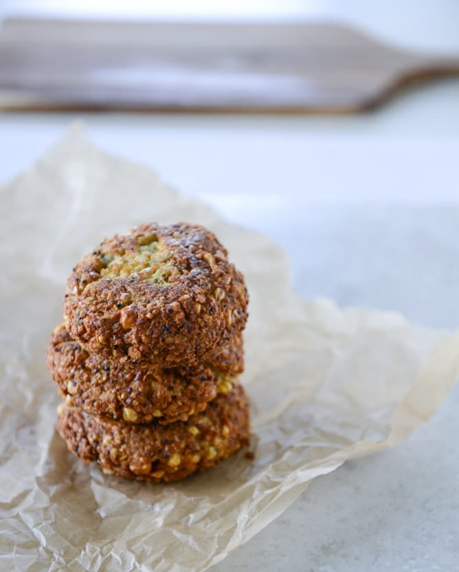 cheesy crunchy crispy chickpea burgers I howsweeteats.com