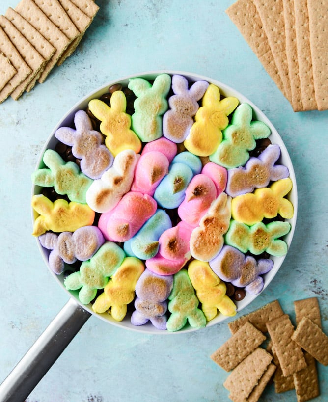 Peeps skillet s'mores! Indoor chocolate peanut butter s'mores using Peeps marshmallows make for the cutest spring treat! Best for using up those Peeps! I howsweeteats.com #peeps #smores