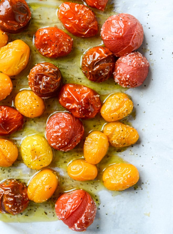 roasted garlic butter bucatini with burst tomatoes I howsweeteats.com